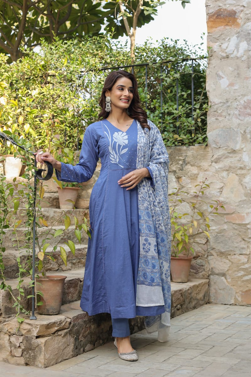 Get perfect casual yet classy look Premium cotton 60*60 kurti Paired up with pant and full dupatta