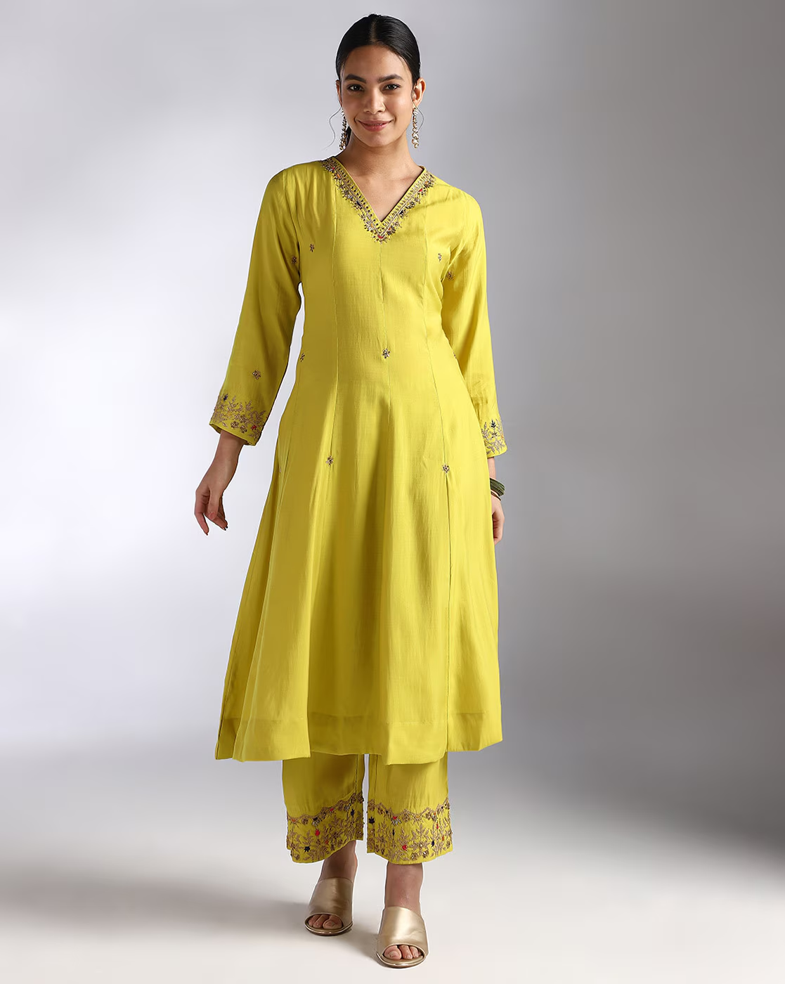 Women Embellished Kurta Set