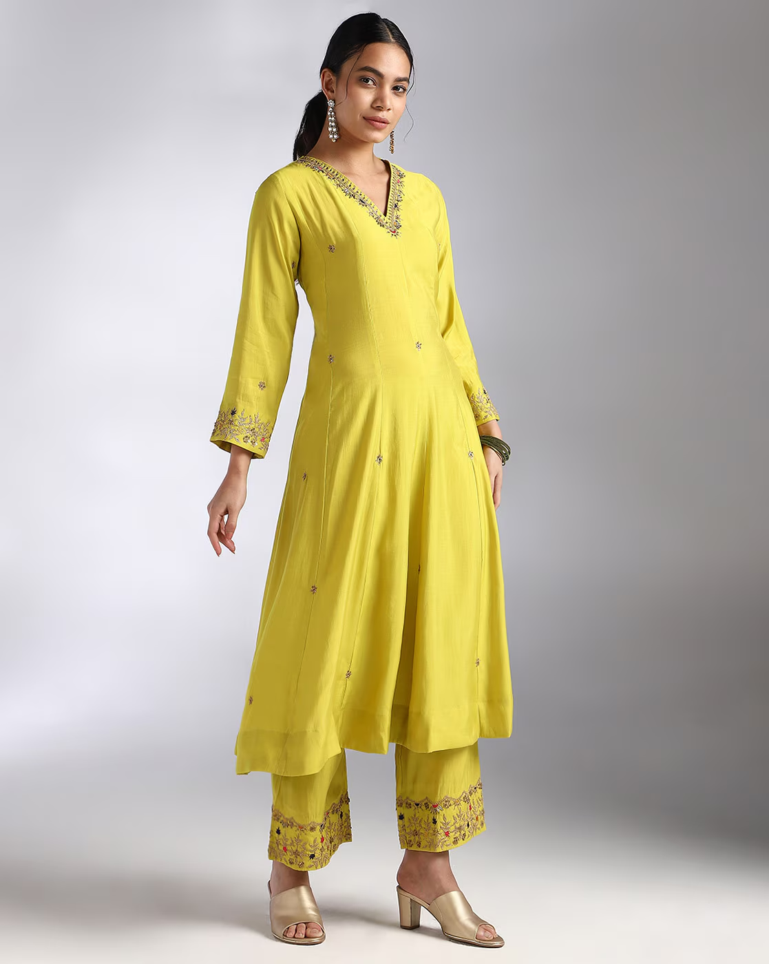 Women Embellished Kurta Set