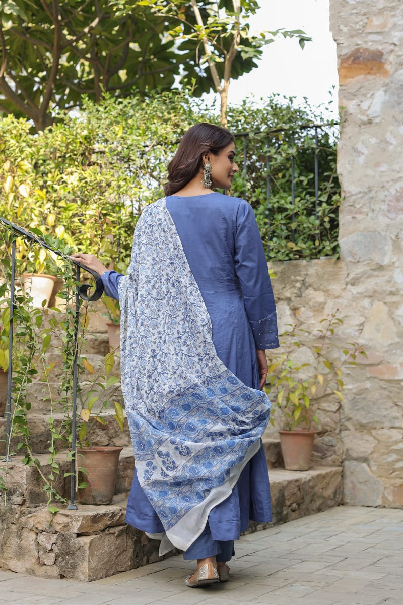 Get perfect casual yet classy look Premium cotton 60*60 kurti Paired up with pant and full dupatta