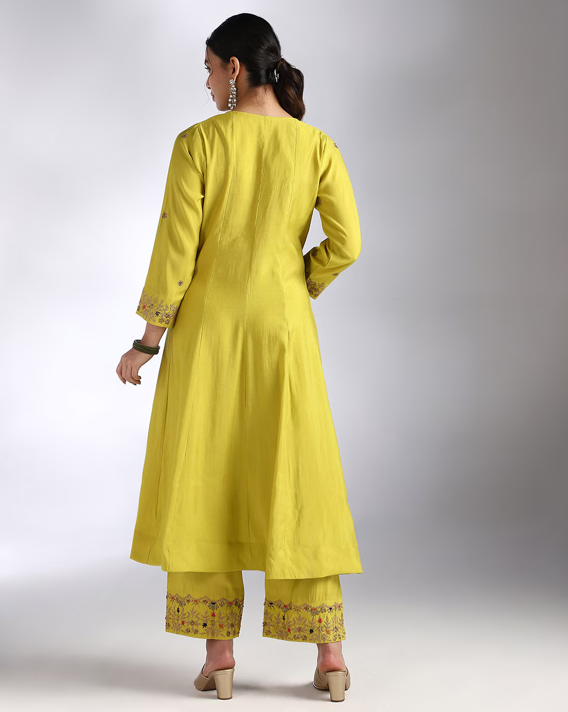 Women Embellished Kurta Set