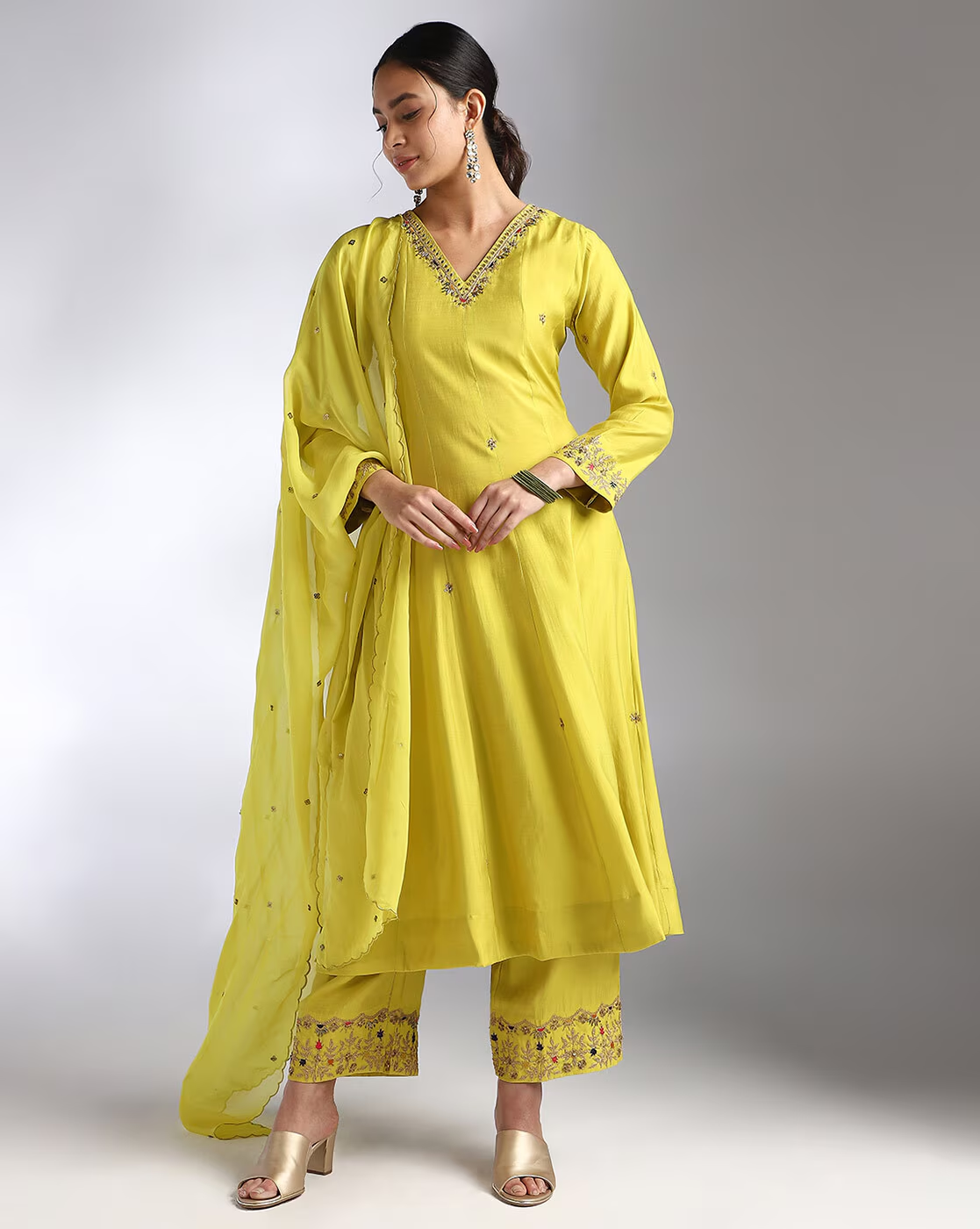 Women Embellished Kurta Set