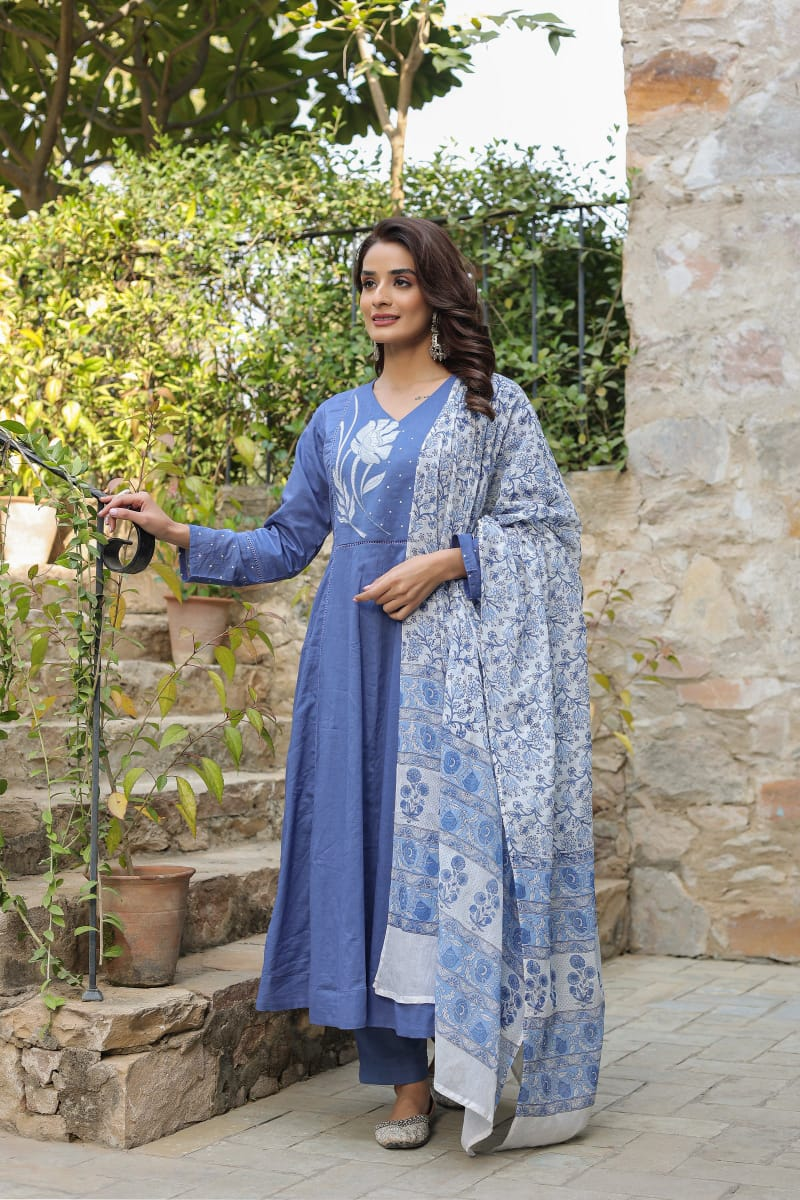 Get perfect casual yet classy look Premium cotton 60*60 kurti Paired up with pant and full dupatta