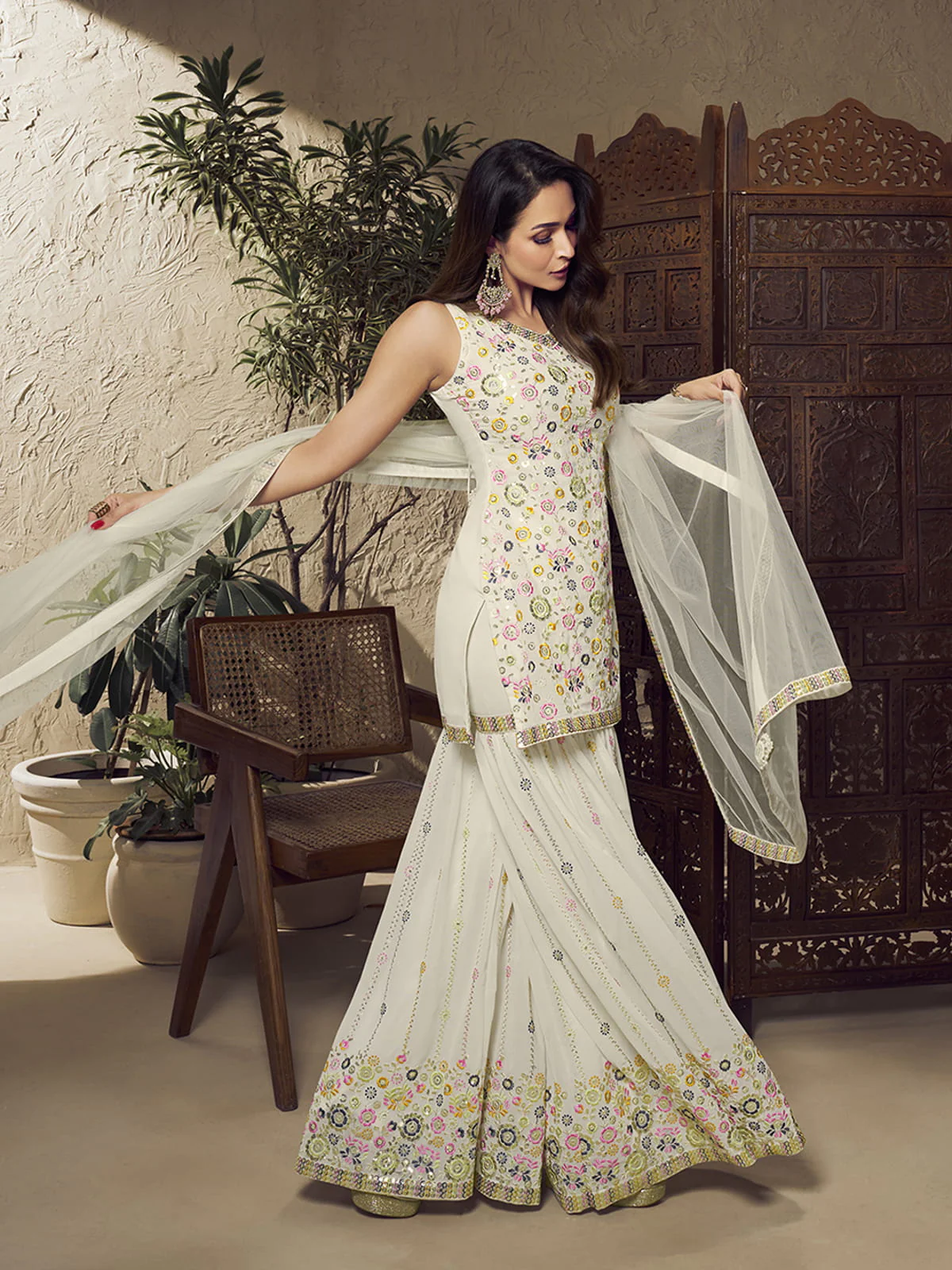 White Floral Multi Thread and Sequines Embroidered Kurta Set