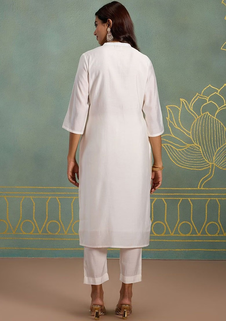 Notch Neck Straight Kurta With Pyjamas And Dupatta