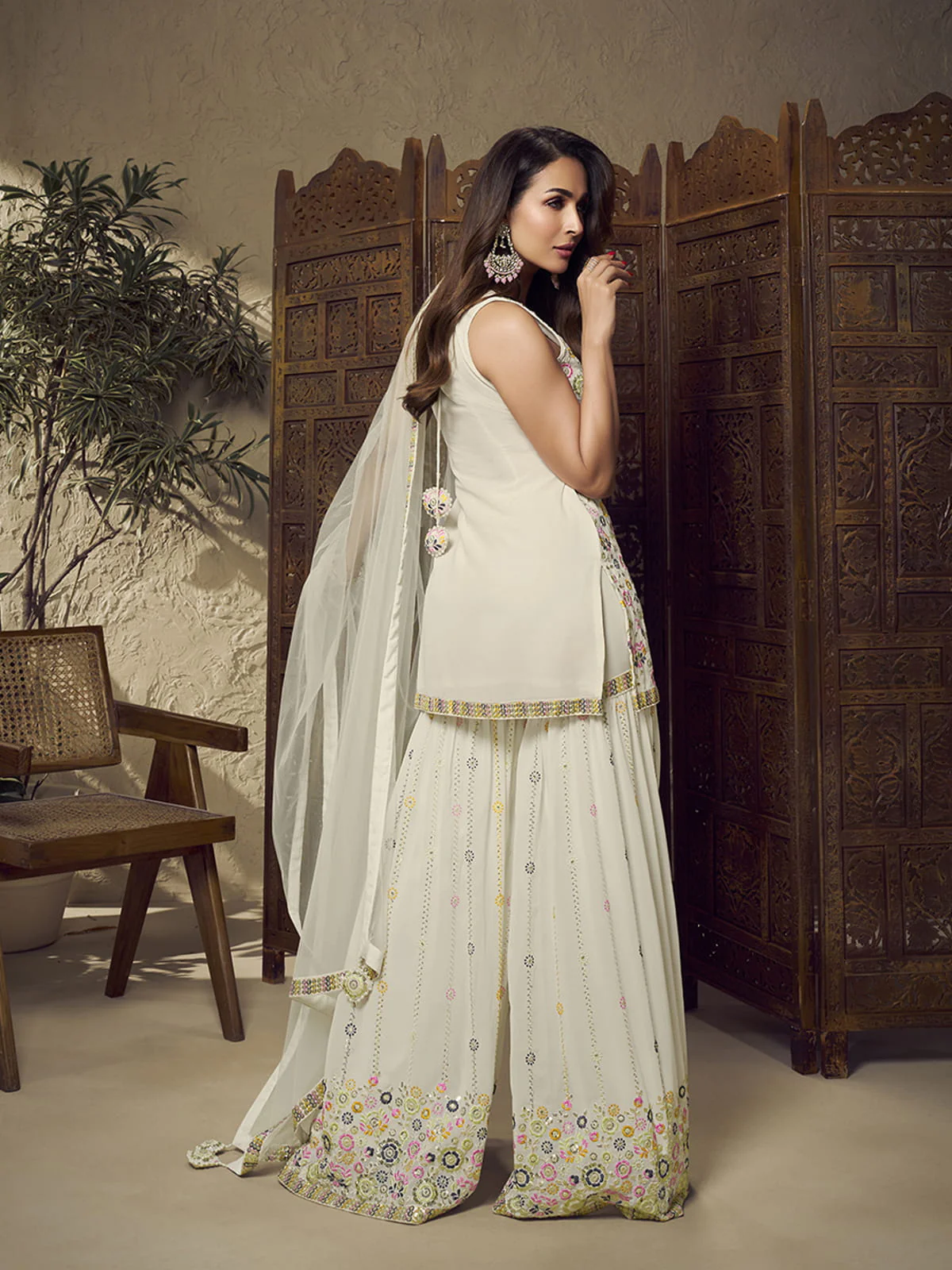 White Floral Multi Thread and Sequines Embroidered Kurta Set