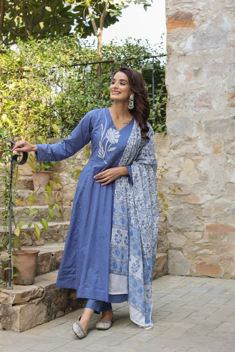 Get perfect casual yet classy look Premium cotton 60*60 kurti Paired up with pant and full dupatta