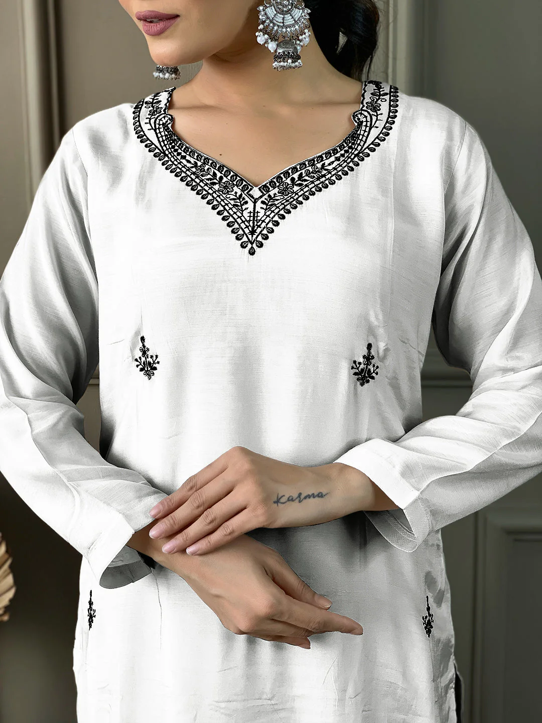 WHITE CHANDERY VISCOS EMBROIDERED KURTA SET