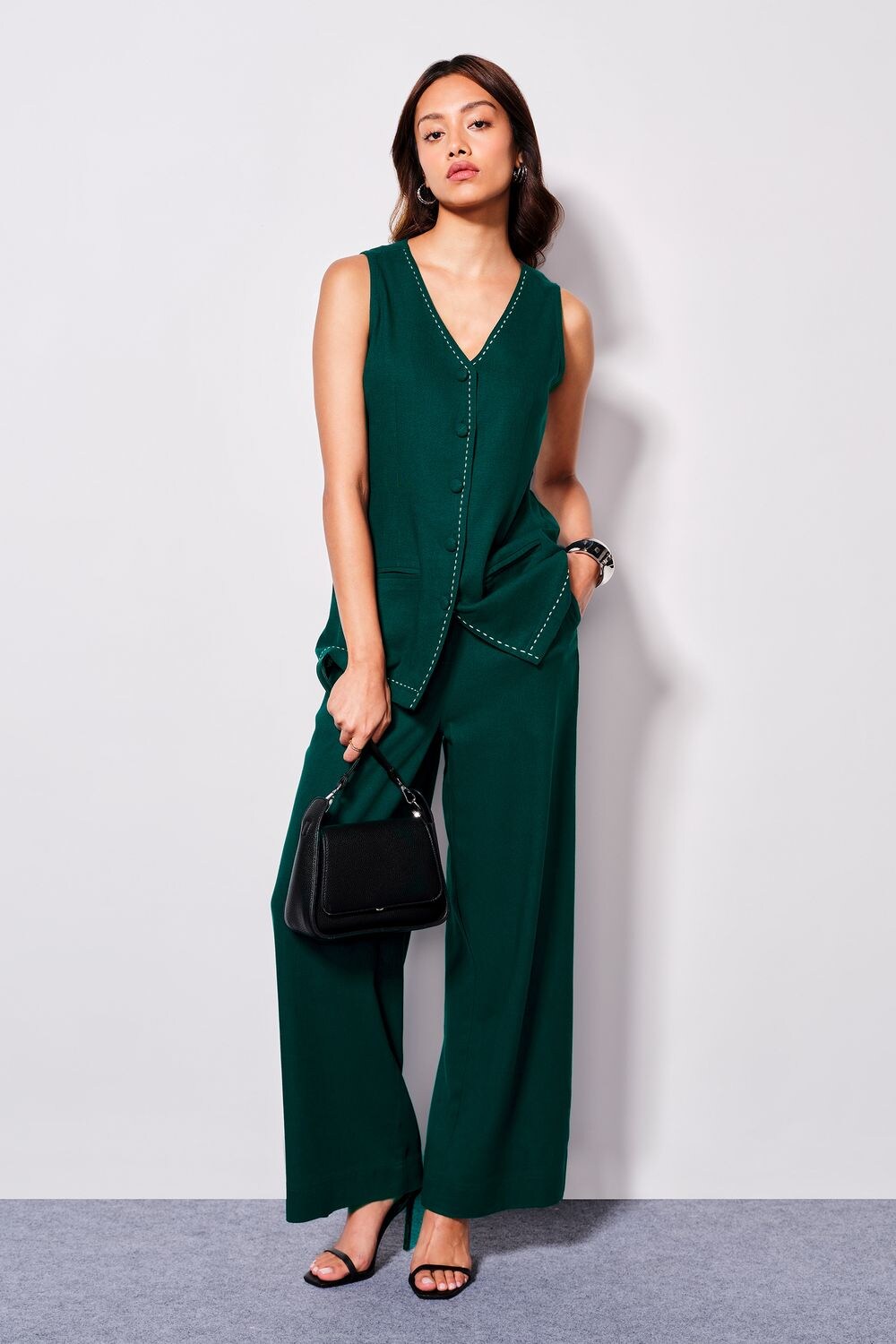 Dark Green Solid Viscose Rayon V-Neck Women Regular Fit Co-ord Sets